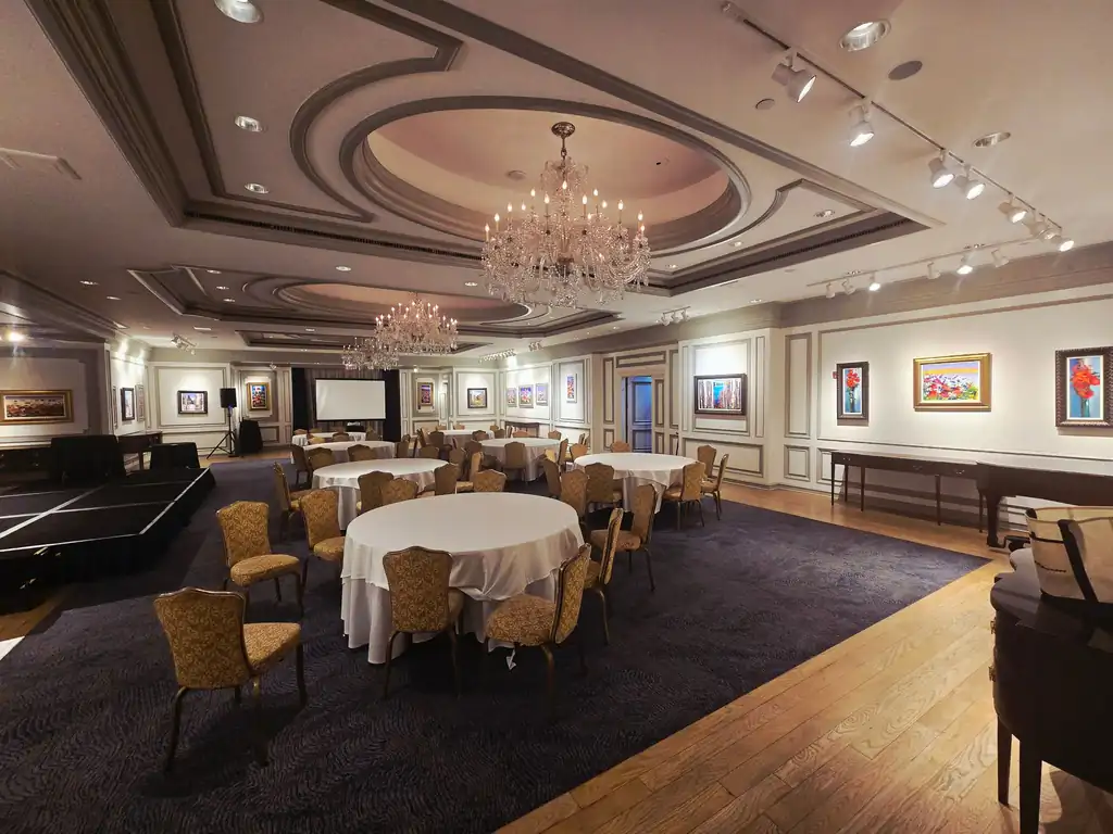 Luxurious banquet hall with crystal chandeliers and elegant gold accents at Zelquorian Royal Retreat
